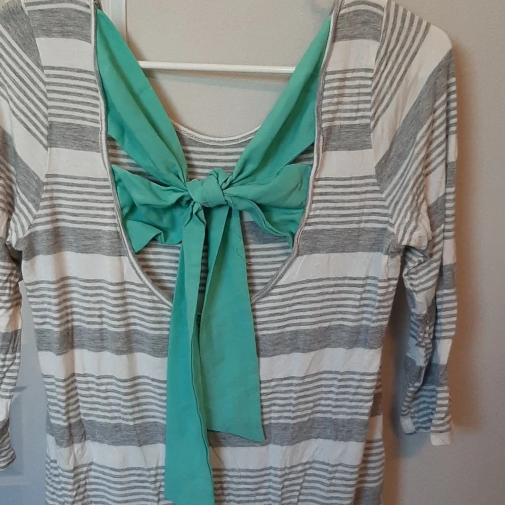 Eiffel Designs Mint Green Bow , Striped Gray and White Women's Top - Picture 4 of 7